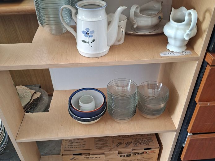 Assorted Glass bowls & tea set