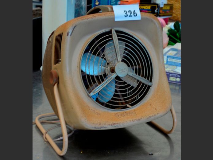 VINTAGE PERFECTA HEATER CONVERTED INTO A LAMP [Rusted]