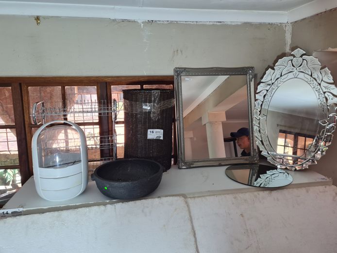 3 X MIRRORS, BASKET, STEEL SHOE STAND AND BOWL