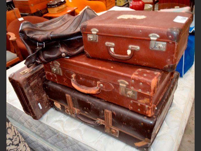 LOT OF 4: VINTAGE SUITCASES
