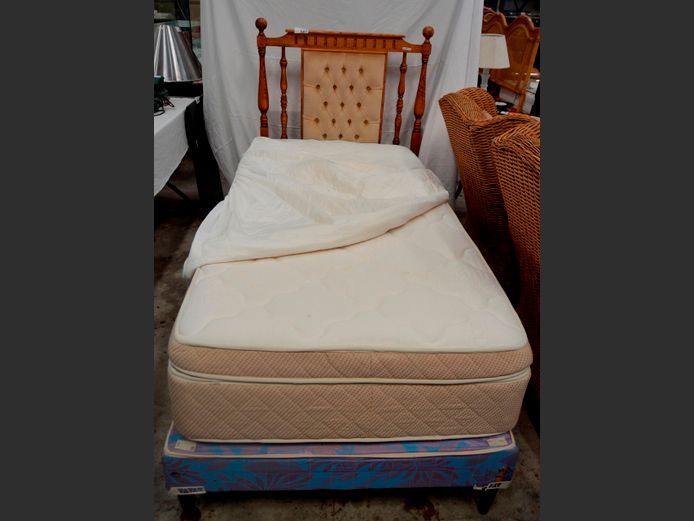 PERFEKT GREEN PILLOW TOP SINGLE MATTRESS ON BASE WITH CANADIAN OAK HEADBOARD