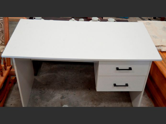 WHITE MELAMINE 2-DRAWER DESK, 120 x 60 x 76cm [Top bowed]