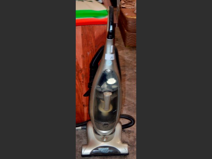 HOOVER UPRIGHT VACUUM CLEANER [Switches on]