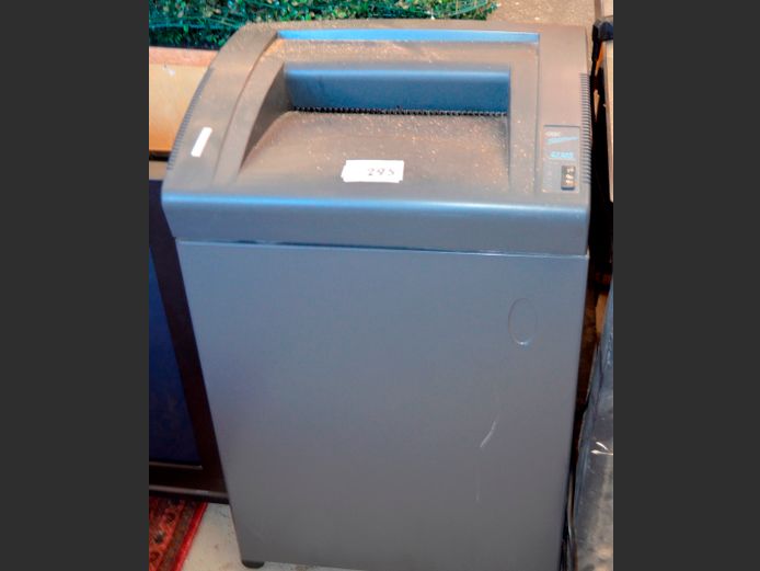 GBC SHREDDER, 52 x 45 x 84cm [Not working]