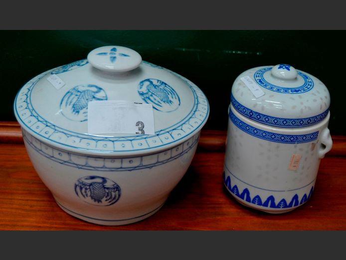 ORIENTAL BLUE & WHITE GINGER JAR, 12cm Diameter x 17cm High, & A CERAMIC LIDDED BOWL, 21cm Diameter x 18cm High