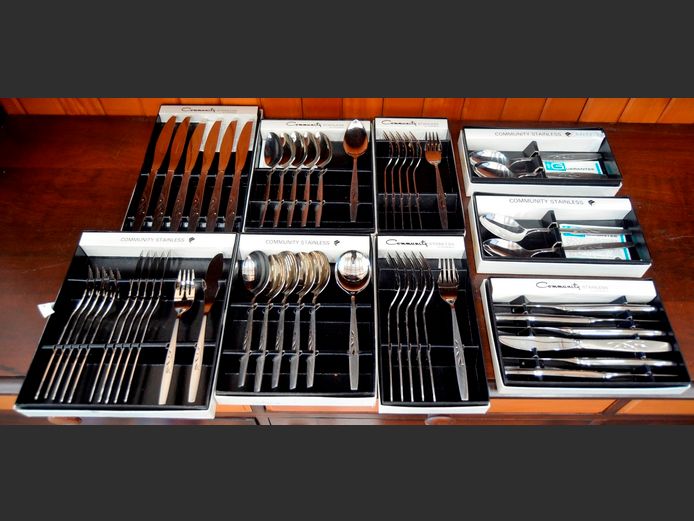 COMMUNITY BY ONEIDA 52-PIECE STAINLESS STEEL CUTLERY SET