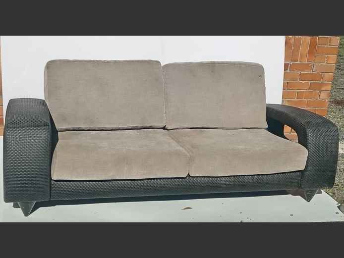 BLACK LEATHER WOVEN STYLE 2-SEATER COUCH WITH UPHOLSTERED CUSHIONS, 210 x 90cm