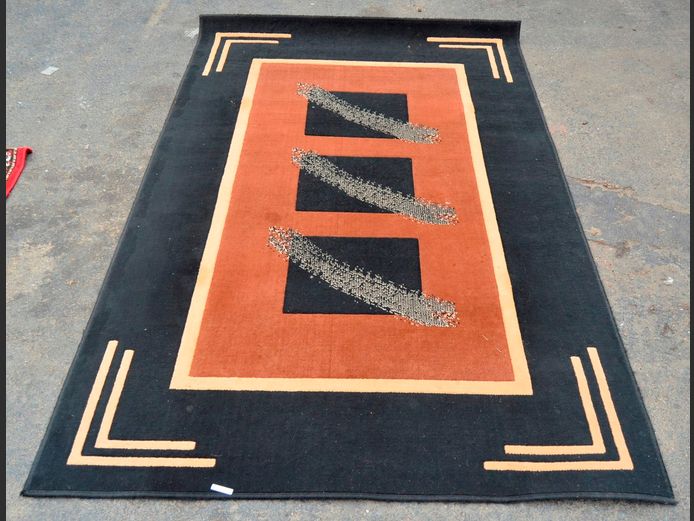 BLACK & BROWN PATTERNED CARPET, 209 x 137cm