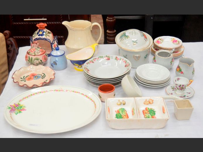 QUEEN ANNE CAKE PLATES, SAUCERS, BARRATT'S OF STAFFORDSHIRE OVAL PLATTER, VARIOUS CERAMICS, etc