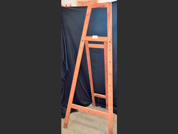 MERANTI EASEL