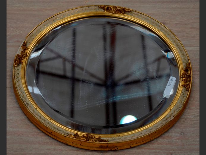 GILT FRAMED & BEVELLED CIRCULAR MIRROR, 34cm Diameter [Some losses to frame]