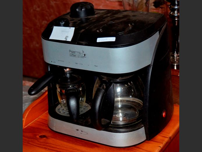 PALERMO COFFEE MACHINE [Switches on]
