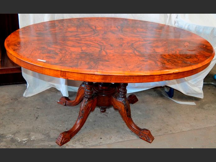 WALNUT OVAL BREAKFAST TABLE