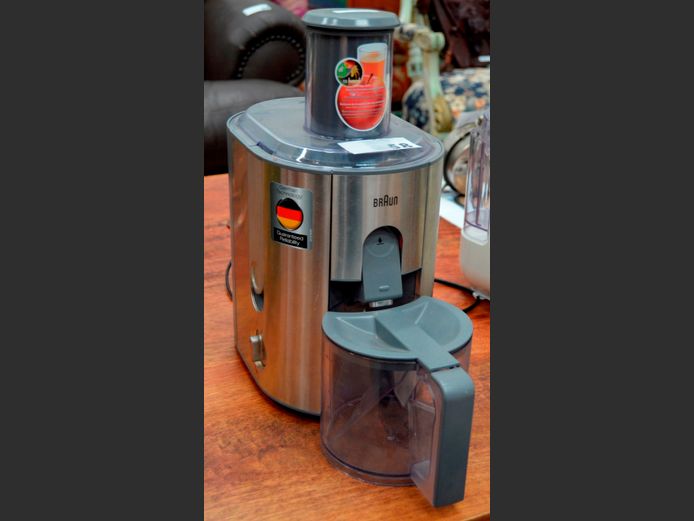 BRAUN JUICER [Switches on, untested further]
