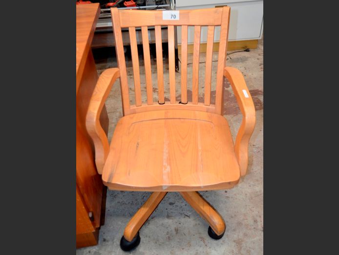WASHED OAK SWIVEL CHAIR
