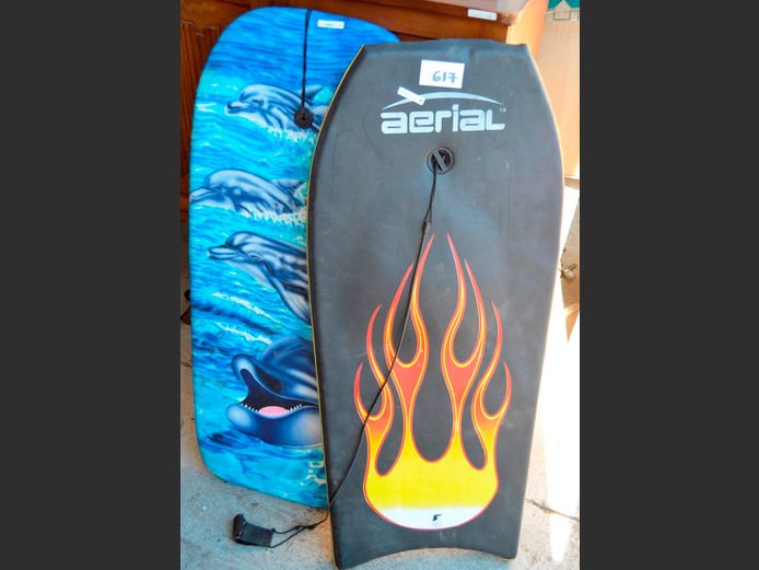LOT: 2 x BOOGIE BOARDS