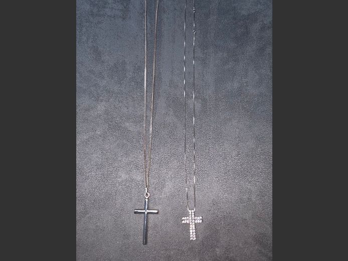 2 X CROSS PENDANT & CHAIN