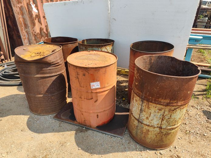 LOT EMPTY 210L DRUMS