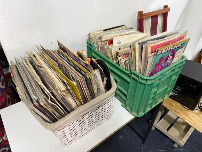 Lot of Vintage Vinyl Records (1) (Green Crate) 
