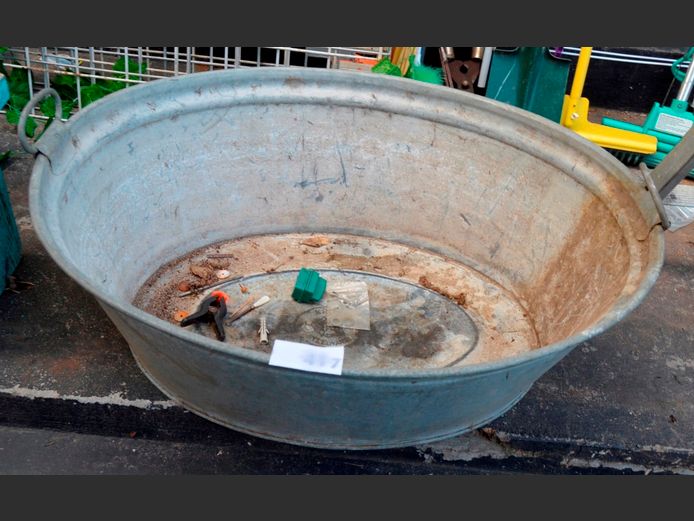 LARGE GALVANISED BASIN, 80 x 65 x 28cm