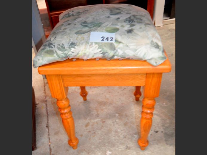 OAK DRESSING TABLE STOOL, 38 x 38 x 46cm