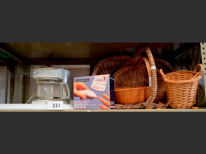 REMINGTON SHAPELY ELECTRONIC NAIL POLISHER, RUSSELL HOBBS COFFEE MACHINE, etc [Switch on, Untested further] [17,20]