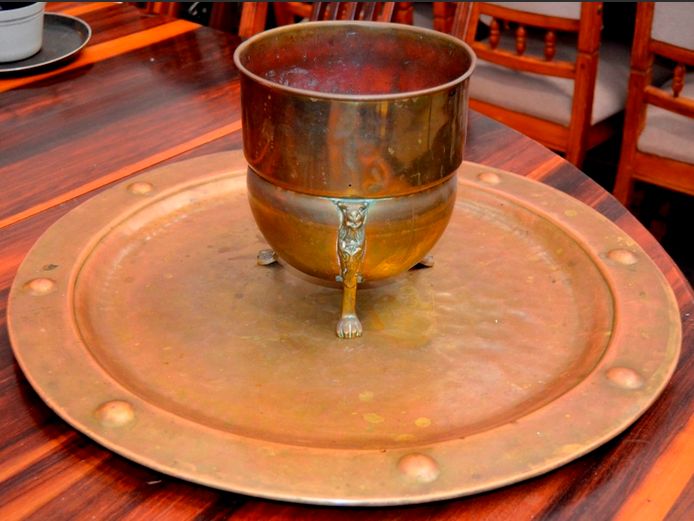 LARGE BRASS WALL PLATE, 59cm Diameter, & BRASS PLANTER ON CLAW FEET, 20cm Diameter x 22cm High