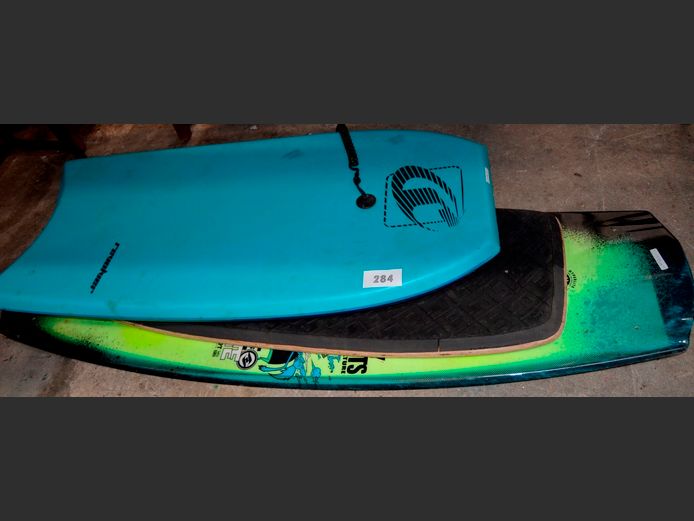 LOT: WAKEBOARD, SANDBOARD & A BOOGIE BOARD