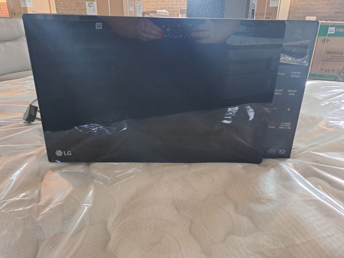 LG 1350W MICROWAVE 