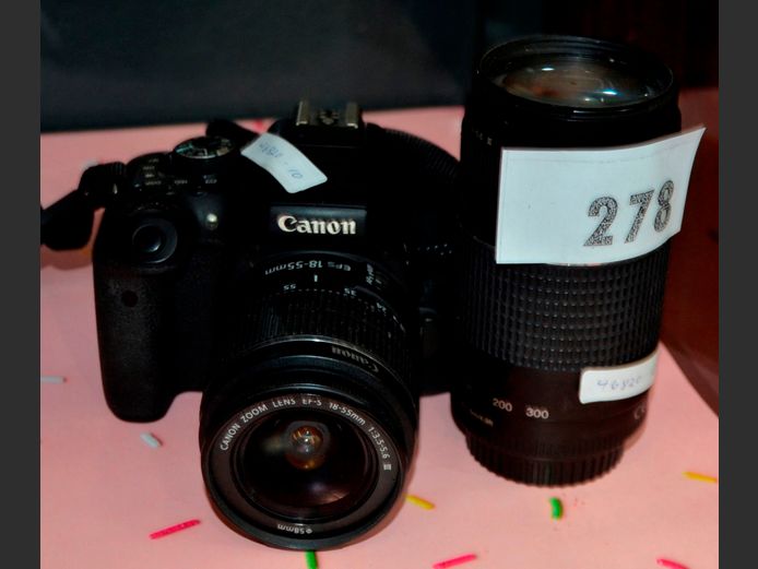 CANON EFS 18-555mm CAMERA WITH LENS [Damaged, untested]