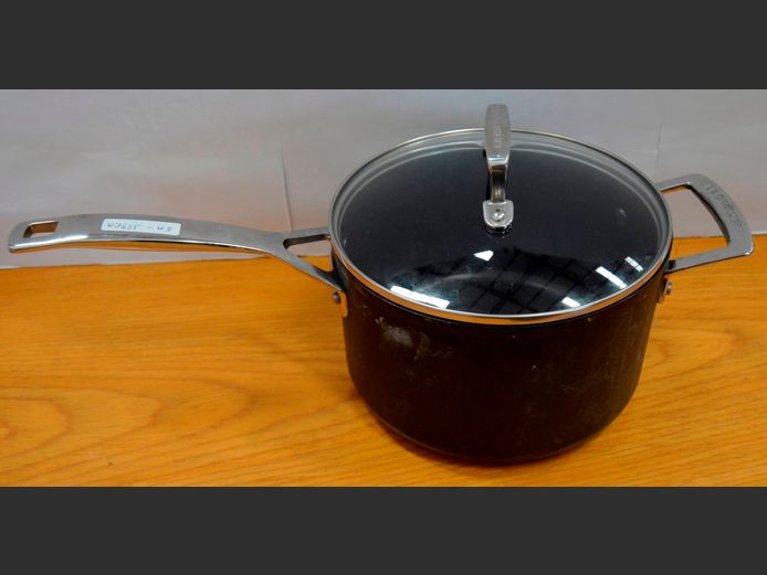 LE CREUSET NON-STICK POT WITH LID, 20cm Diameter