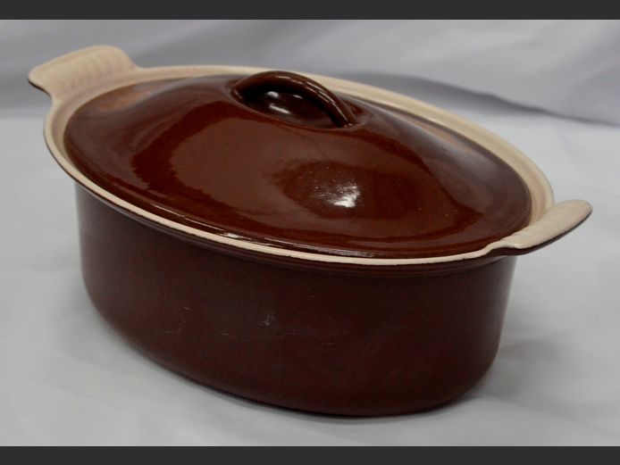 LE CREUSET CAST IRON CASSEROLE WITH LID, 26cm x 20.5cm