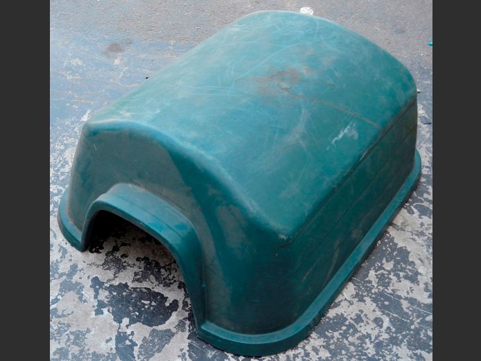 PLASTIC DOG KENNEL TOP, 96 x 76 x 40cm