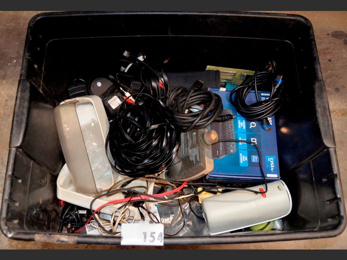 LOT: HDMI CABLES, COMPUTER MOUSES, etc [Excl. Bin] [Untested]