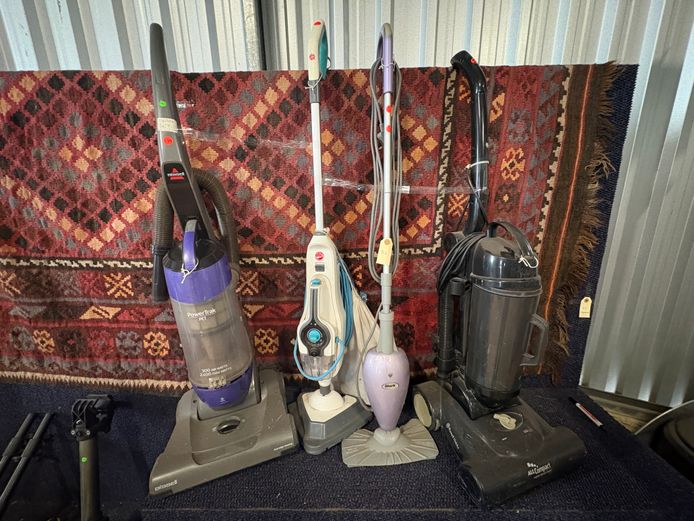 Lot of 2 Vacuums + 2 Steamers 