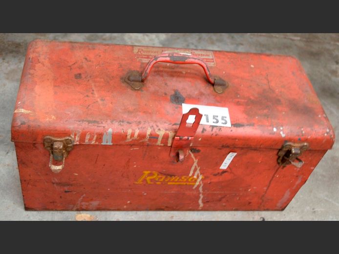 VINTAGE RAMSET RED PAINTED METAL TOOLBOX, 47 x 20 x 22cm [Empty]