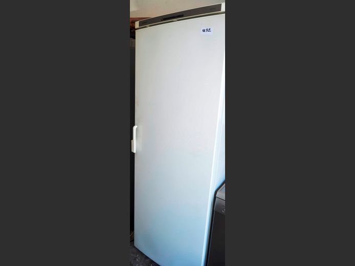 SIEMENS SINGLE DOOR FRIDGE [Getting cold]