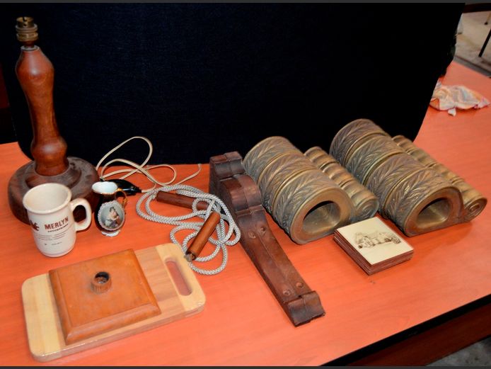 WALL SCONCES, WOODEN TABLE LAMP, CHOPPING BOARD, etc