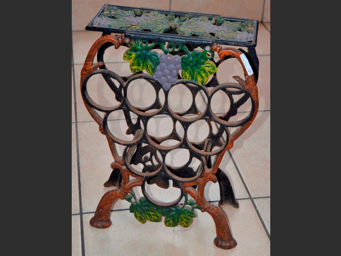 ANTIQUE CAST IRON 10-BOTTLE WINE RACK, 37 x 16 x 50cm