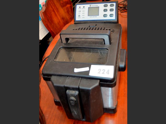 RUSSELL HOBBS DIGITAL DEEP FRYER [Switches on, untested further]