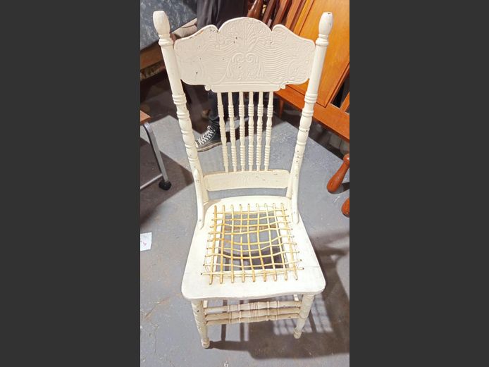 WHITE PAINTED SPINDLE BACK COTTAGE CHAIR [Riempies needs replacing]