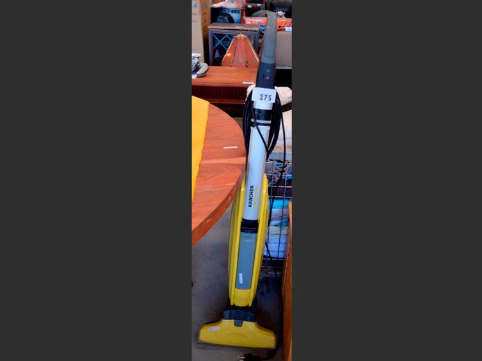 K'ARCHER FLOOR MOP [Switches on]