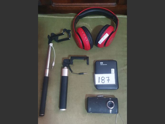 LOT: VOLKANO HEADPHONES, WD ELEMENTS EXTERNAL HARDDRIVE & SELFIE STICKS [Untested]
