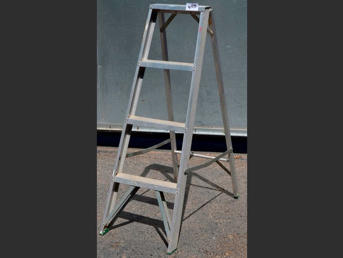 ALUMINIUM 3-STEP LADDER