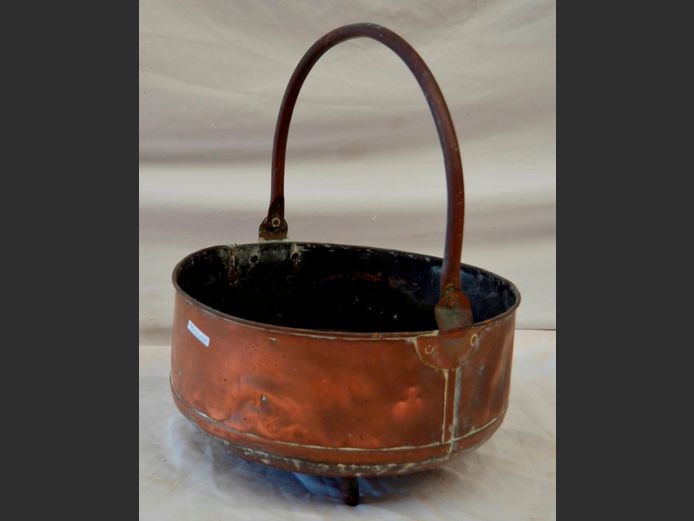 ANTIQUE COPPER POT WITH HANDLE, 46cm Diameter x 24cm High