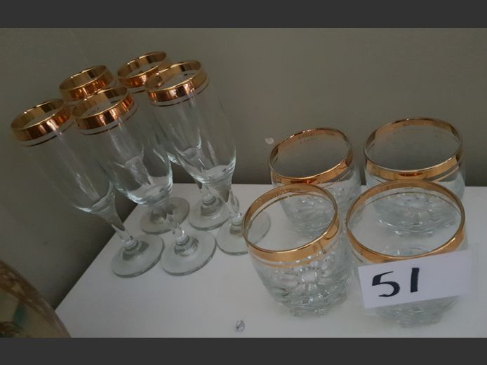 SET GOLD RIMMED CHAMPAGNE GLASSES & WHISHEY TUMBLERS