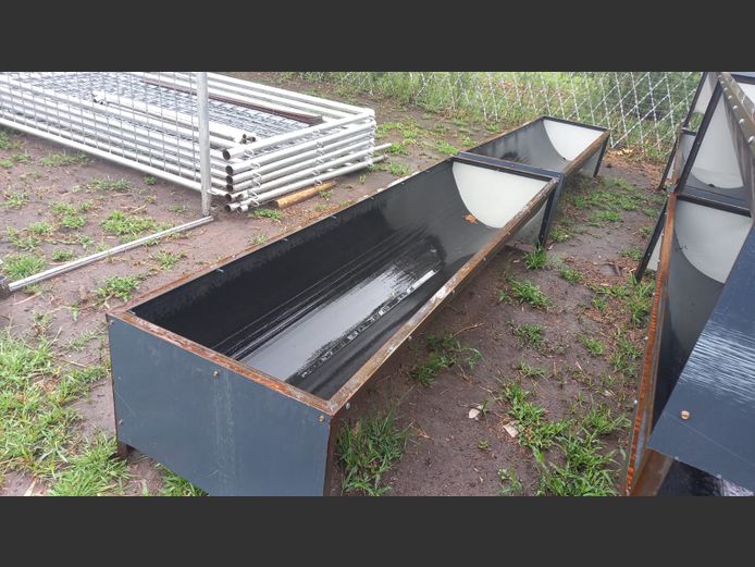 Feeding bins, medium 600mmx2.2m