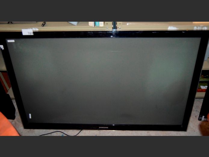 SAMSUNG 58" PLASMA TV [Switches on, cracked screen] ### LICENCE PLEASE ###