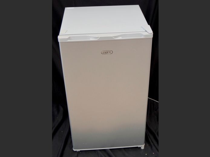 DEFY 90 LITRE BAR FRIDGE [Switches on, faulty]
