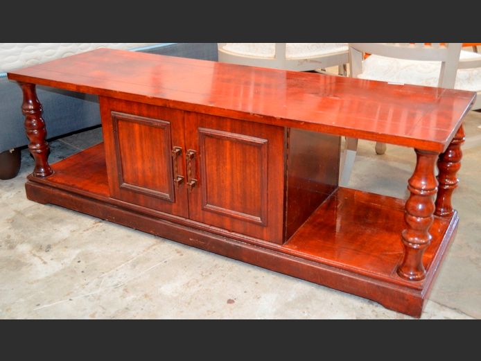 MAHOGANY 4-DOOR COFFEE TABLE, 137 x 45 x 46cm